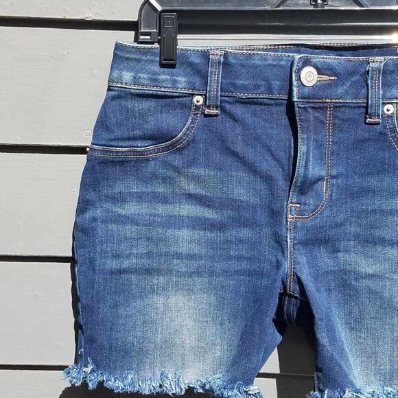 Maurices High Rise Frayed Cut Off Jeans size Medium - Picture 11 of 11